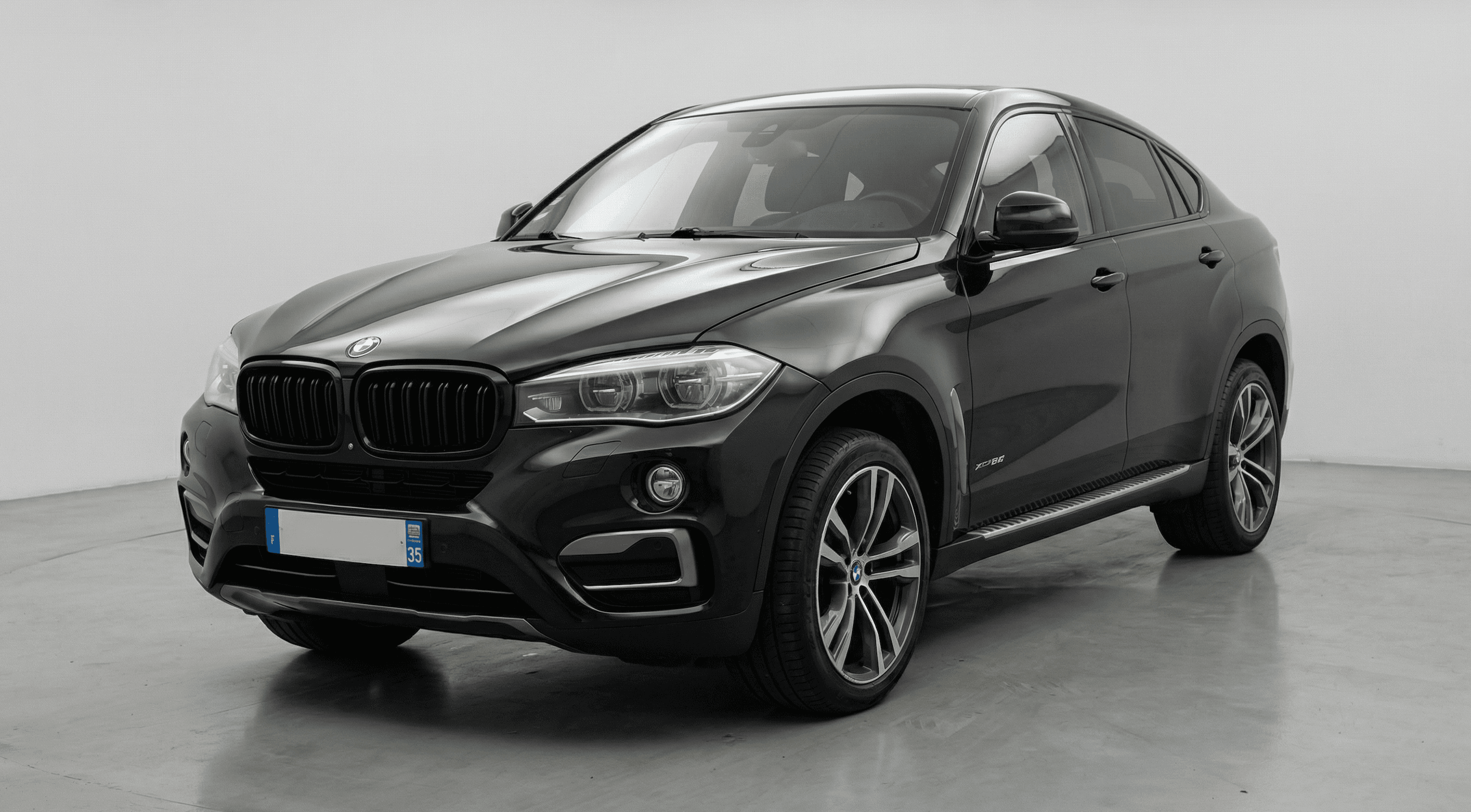 Photo de voiture après retouche CarShot niveau showroom