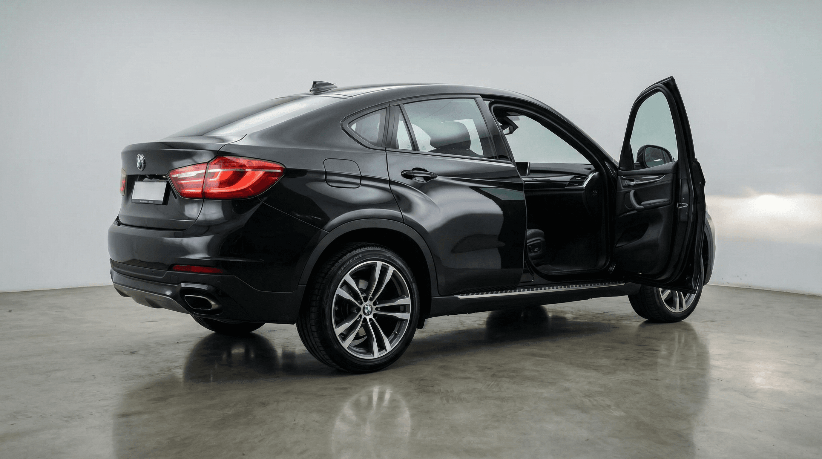 Photo de voiture après retouche CarShot niveau showroom