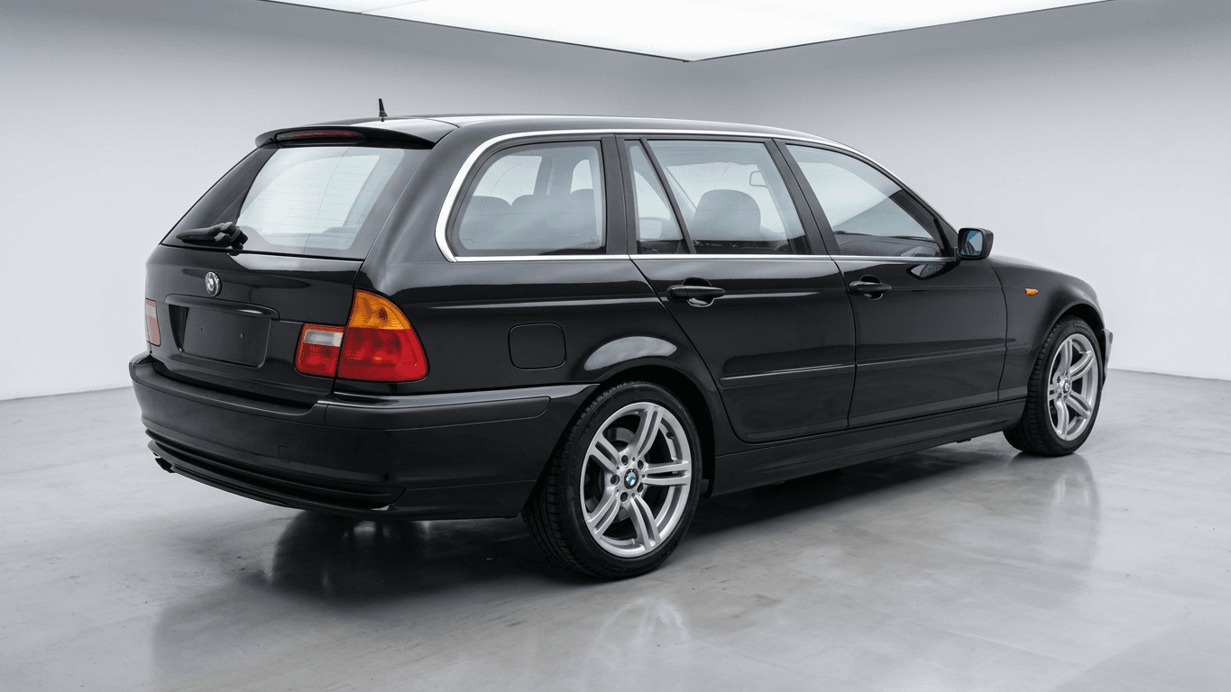 Photo de voiture après retouche CarShot niveau showroom