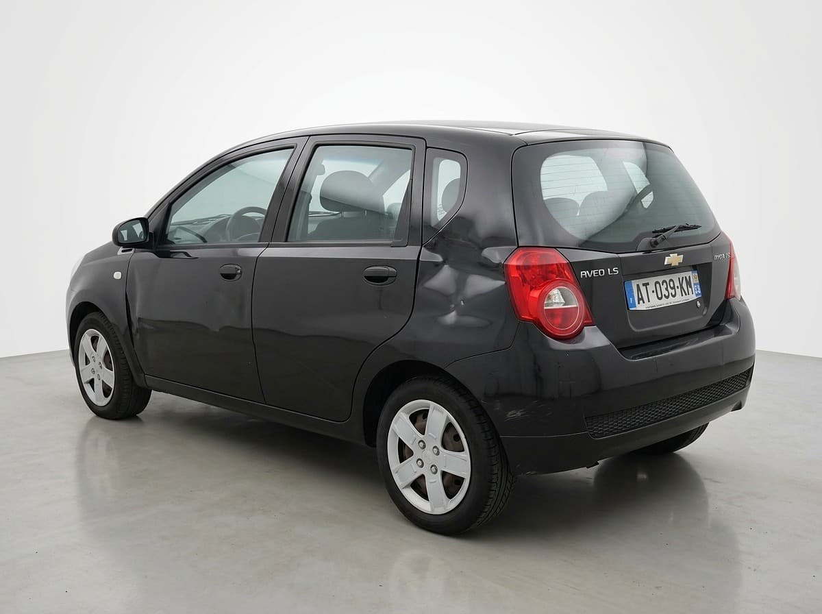 Photo de voiture après retouche CarShot niveau showroom